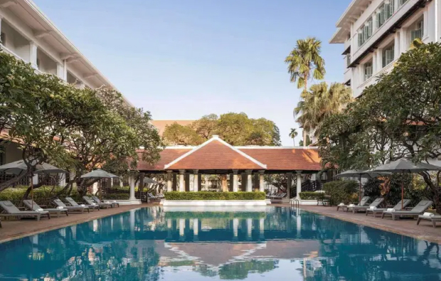 Swimming pool, Raffles Hotel Le Royal